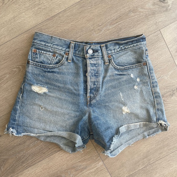 Levi’s High-Waisted Shorts - Picture 1 of 6